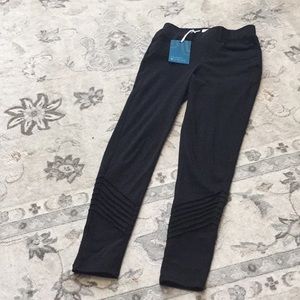 NWT Arton Pull on Hem Detail skinny Pant